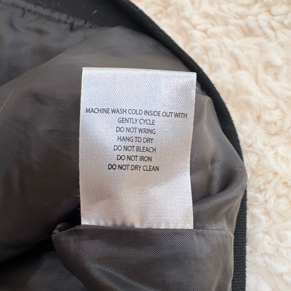 Men's Black Quilted Hooded Vest - Picture 6 of 7